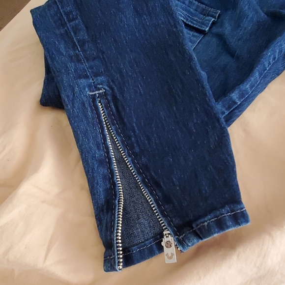 Women Jeans - Picture 2 of 4